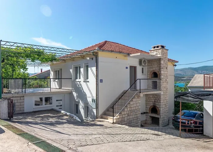 House Eva & Ema Будинок відпочинку